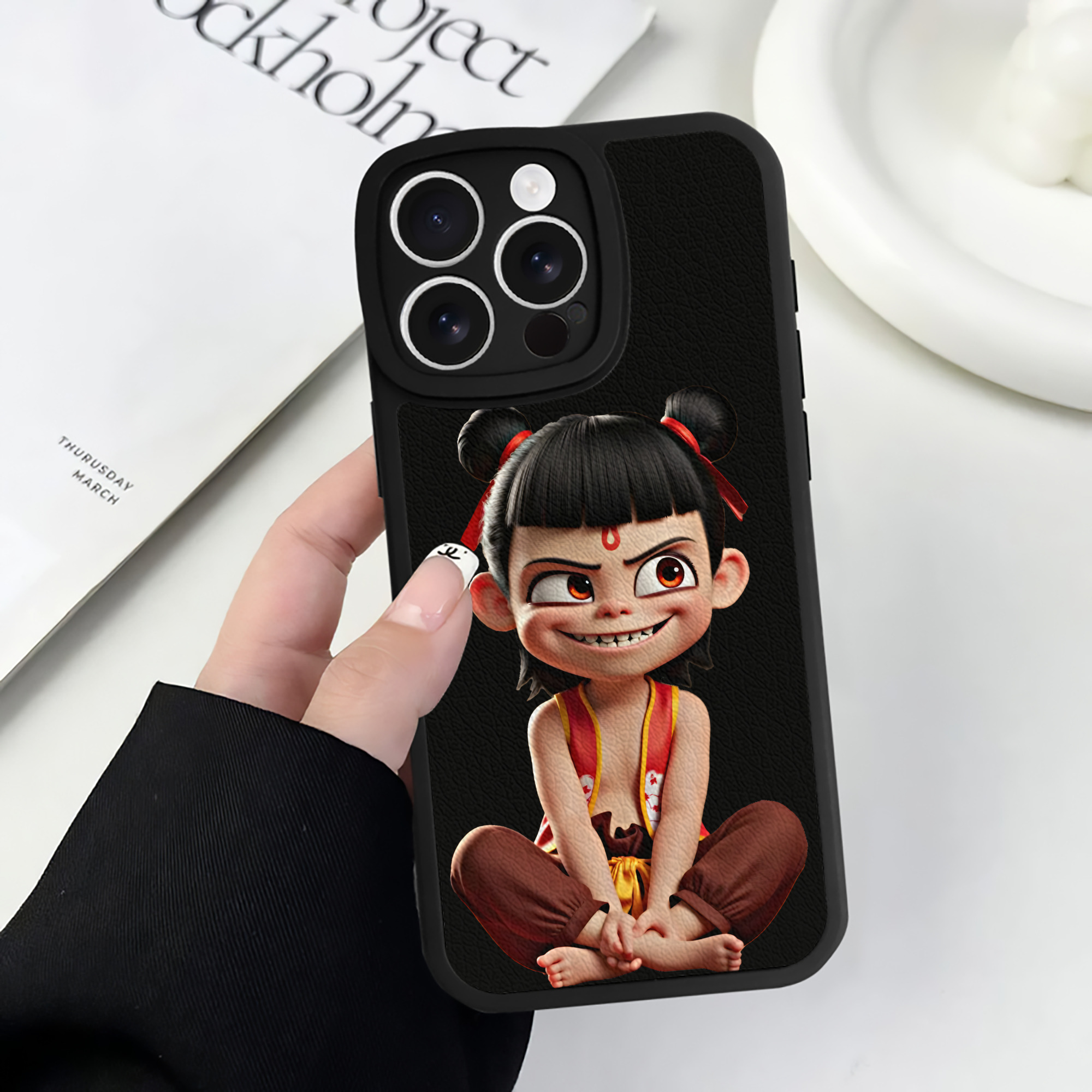 （画像用） Ne Zha 2 ナタ 魔童の大暴れ 【iPhone 16シリーズ対応】シリコンスマホケース（レザー調） 材質：シリコン